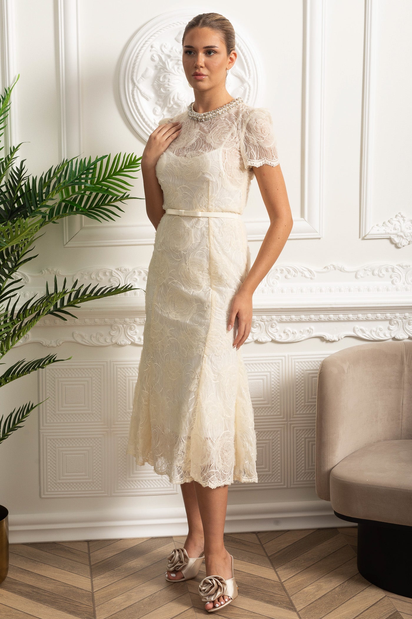 Vestido Midi de Renda com Mangas Curtas e Cinto Delicado - Ivoire