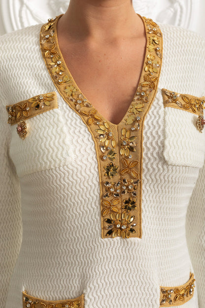 Vestido Mini Texturizado Com Mangas Longas E Detalhes Dourados - Branco