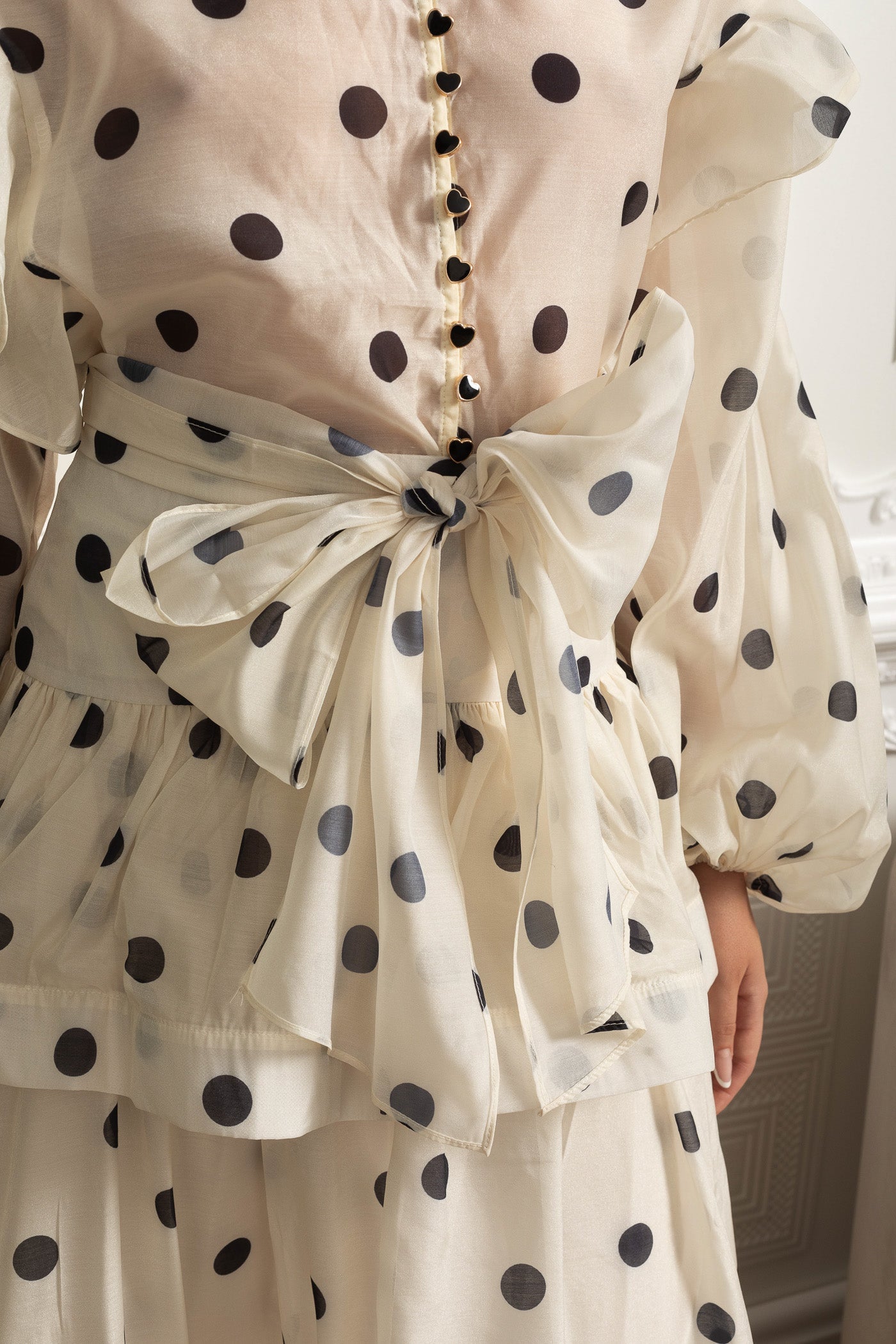 Vestido Maxi de Poás com Mangas Volumosas e Laço Statement na Cintura - Ivoire