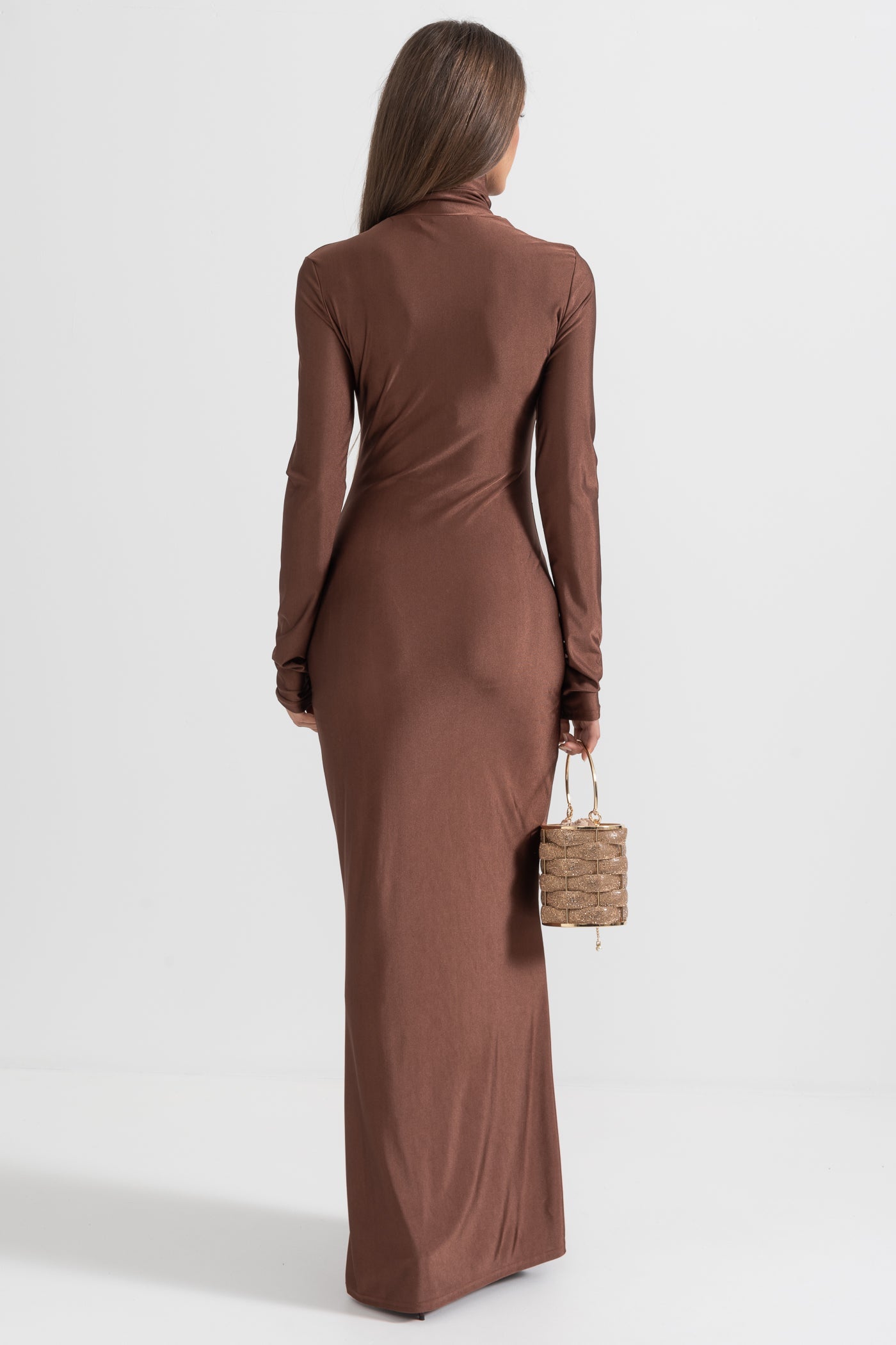 Vestido Longo com Gola Alta Drapada - Castanho