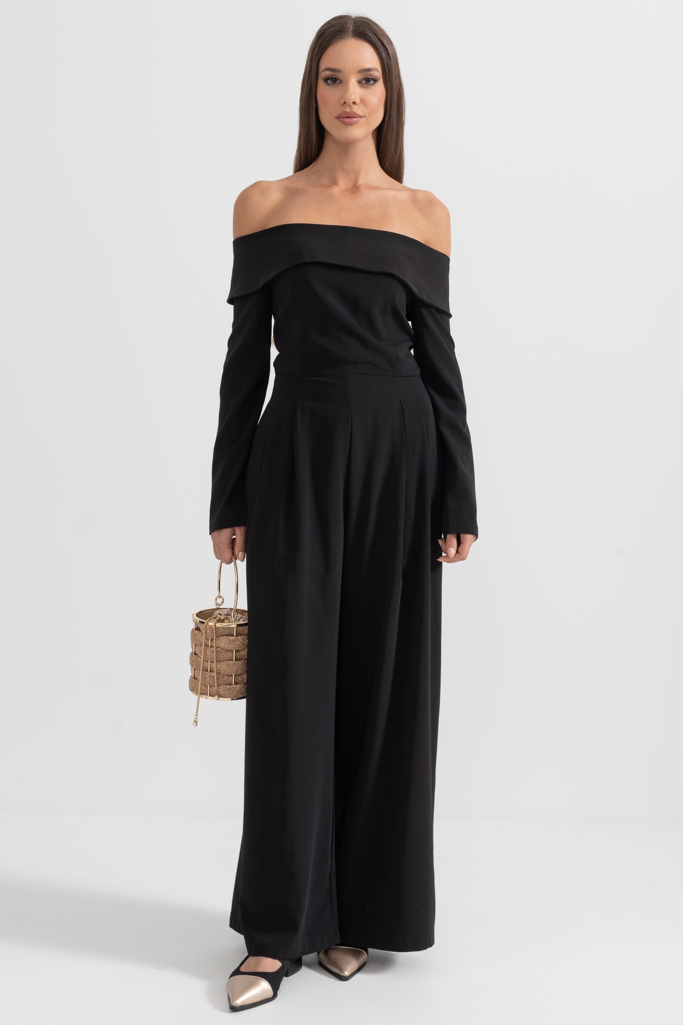 Macacão Off-The-Shoulder com Detalhe de Laço nas Costas - Preto