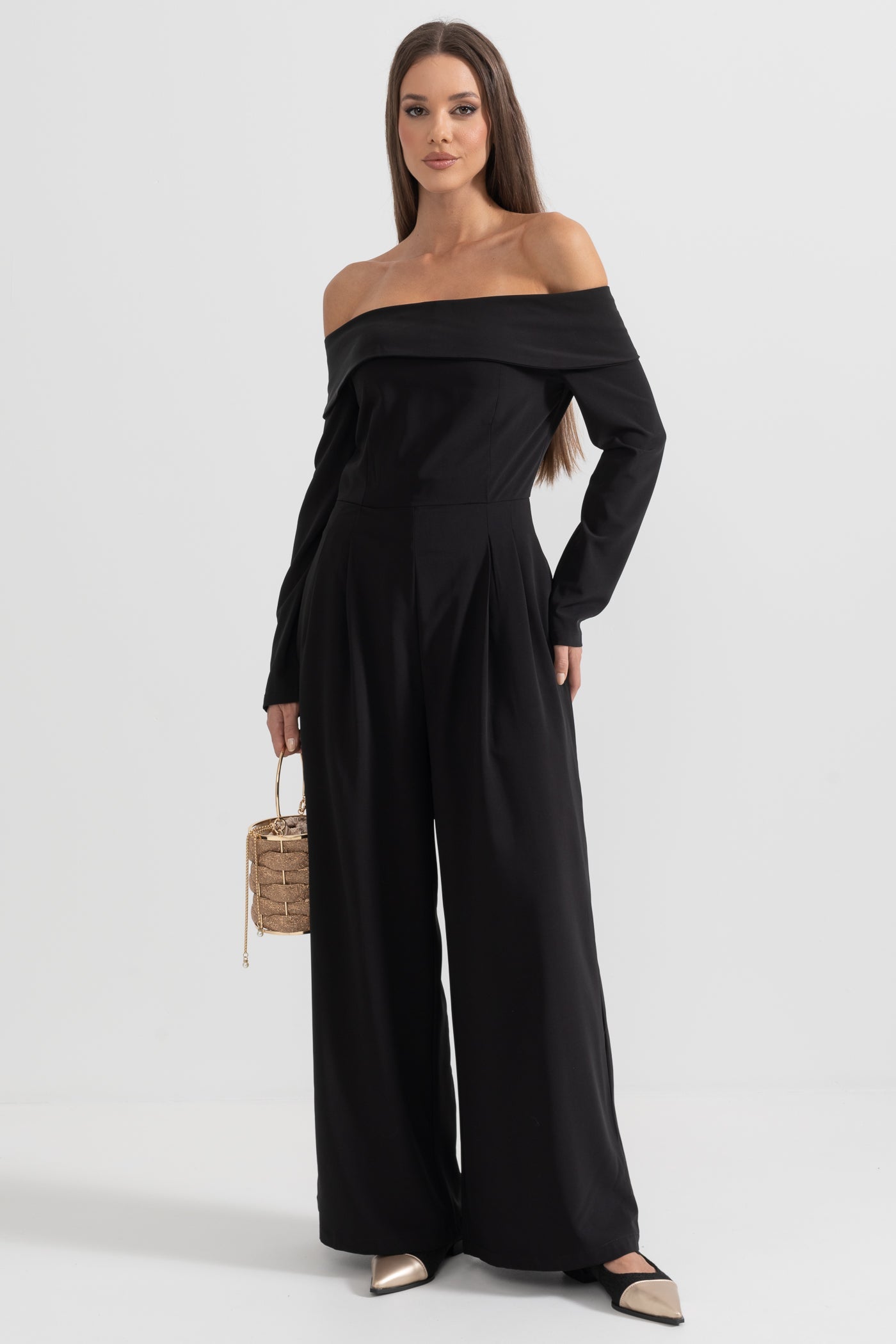 Macacão Off-The-Shoulder com Detalhe de Laço nas Costas - Preto