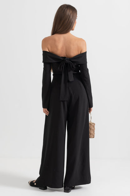 Macacão Off-The-Shoulder com Detalhe de Laço nas Costas - Preto