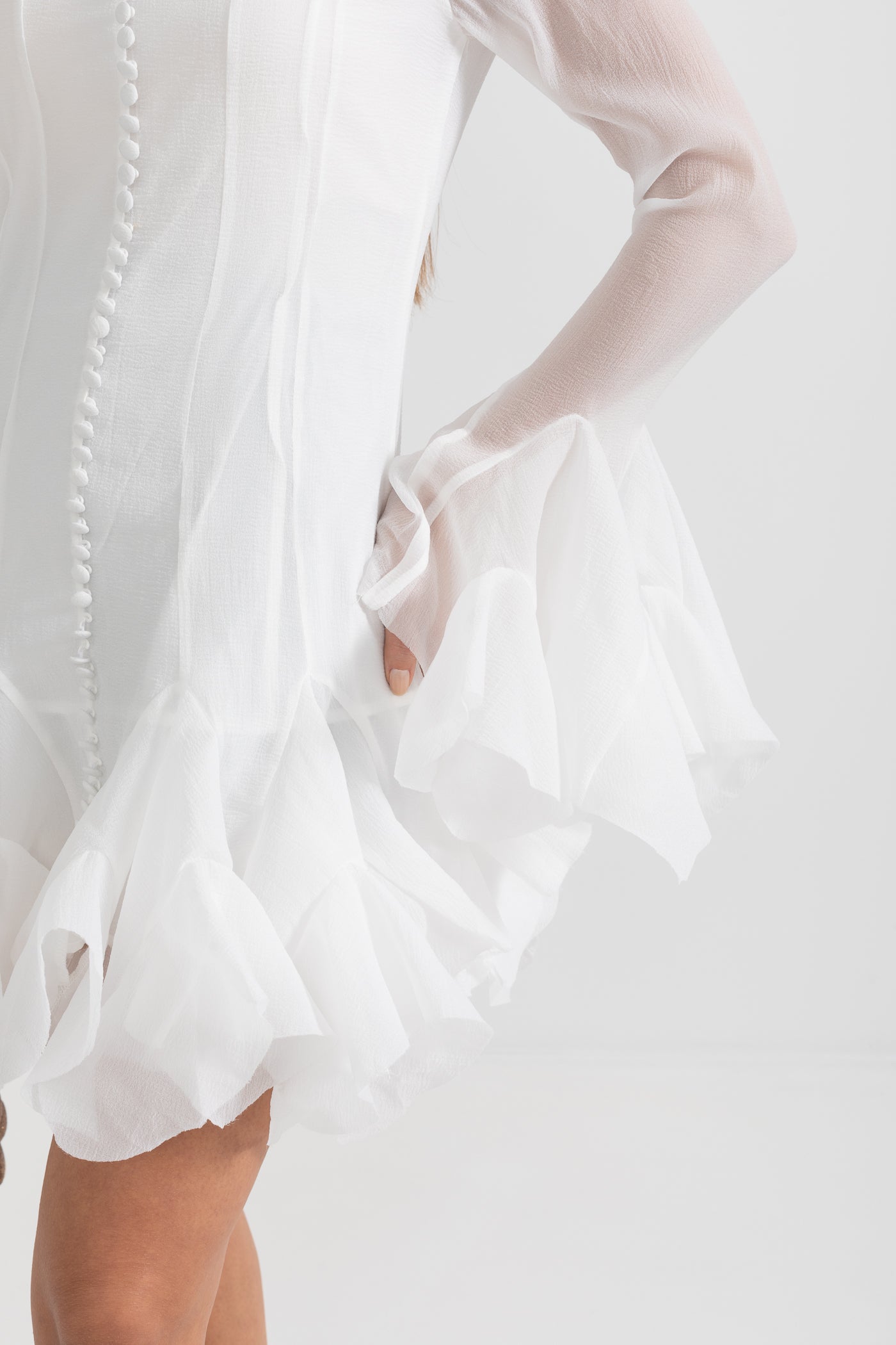 Vestido Elegante com Mangas Largas e Barra Larga - Branco