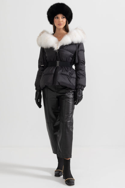 Casaco Puffer Com Cinto E Capuz Forrado Com Pele de Raposa Branca - Preto