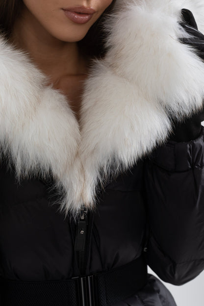 Casaco Puffer Com Cinto E Capuz Forrado Com Pele de Raposa Branca - Preto