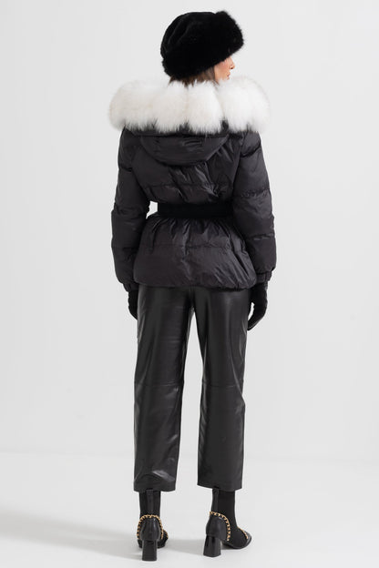Casaco Puffer Com Cinto E Capuz Forrado Com Pele de Raposa Branca - Preto