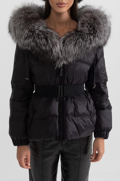 Casaco Puffer Com Cinto e Capuz Forrado a Pele de Raposa Cinza - Preto