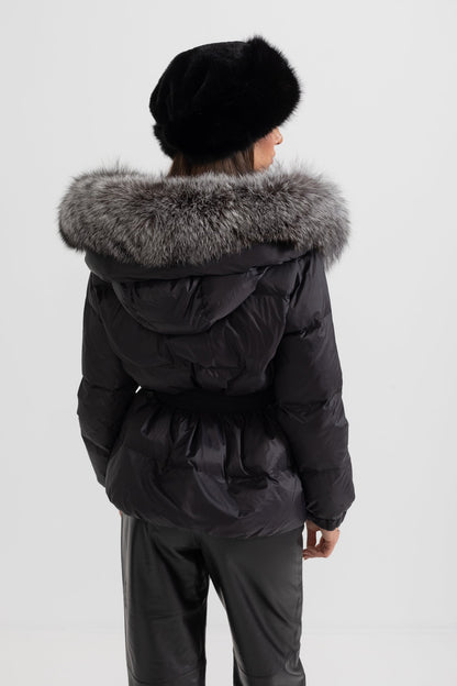 Casaco Puffer Com Cinto e Capuz Forrado a Pele de Raposa Cinza - Preto