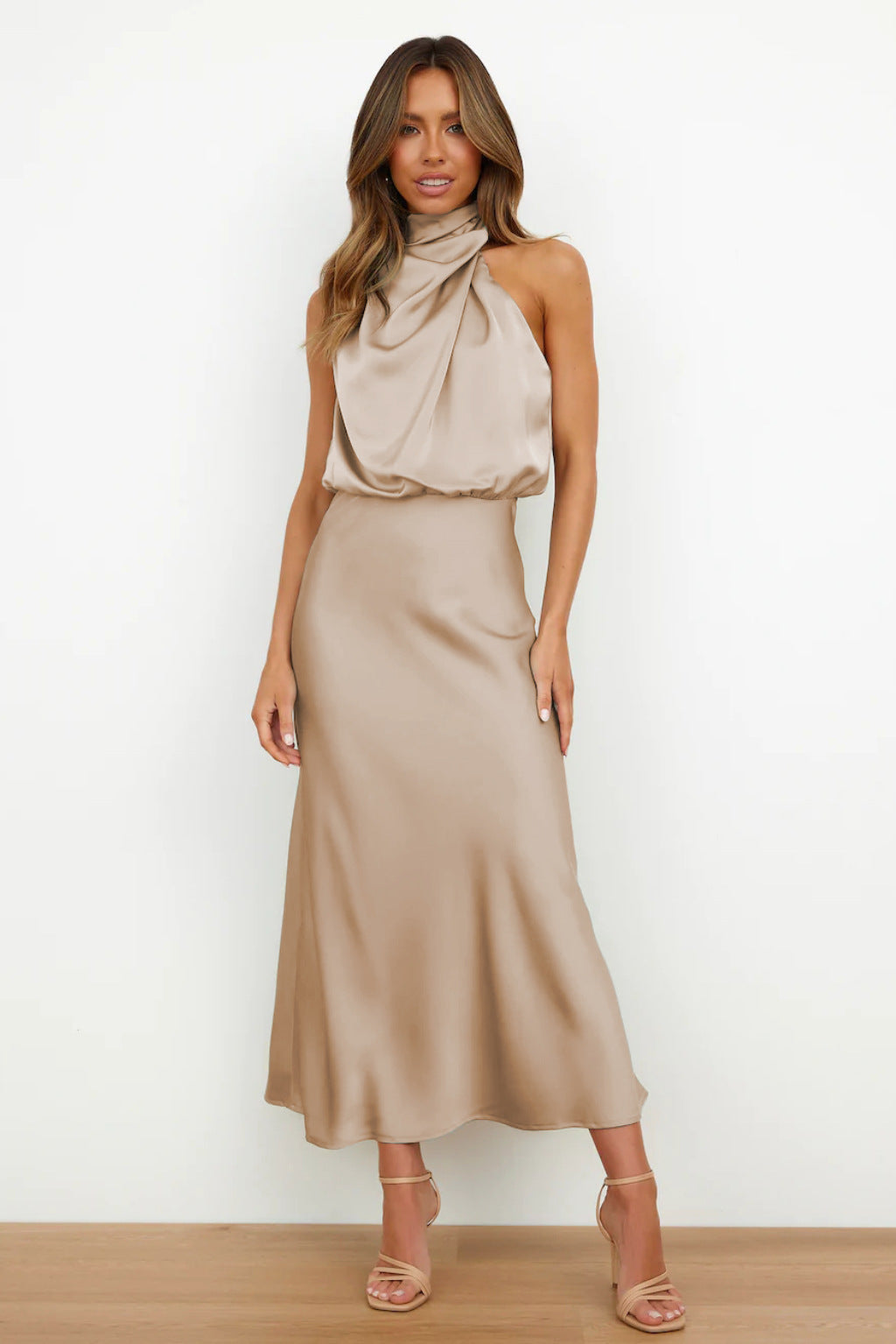 Tatiana | Longo em Cetim com Halter Neck