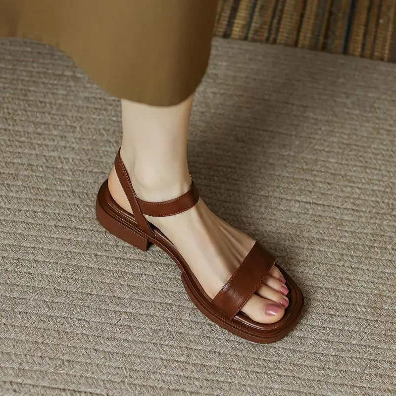 June – Sandálias Femininas com Elegância Essencial