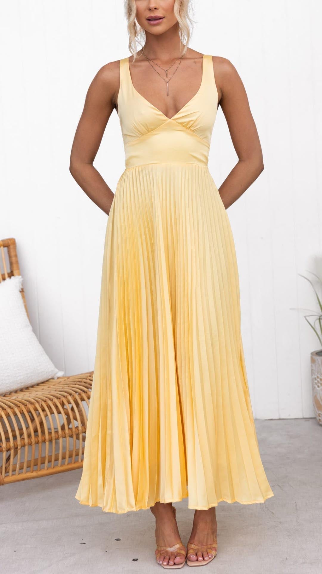 Aby | Vestido longo amarelo plissado com decote em V