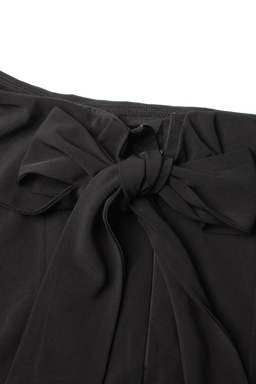 Macacão Off-The-Shoulder com Detalhe de Laço nas Costas - Preto