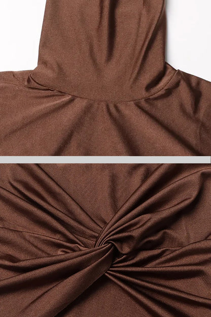 Vestido Longo com Gola Alta Drapada - Castanho