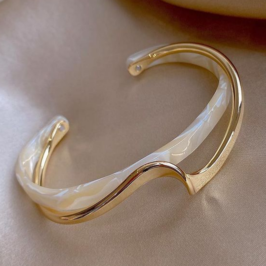 Pulseira em Ouro com Opala Branca Elegante