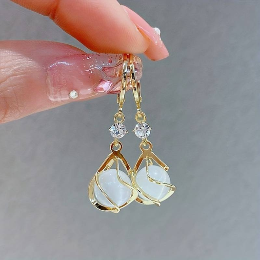 Brincos Pendentes em Ouro Vintage com Opala Branca