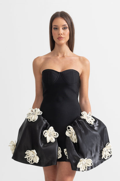 Vestido Mini Elegante com Aplicações de Flores Prateadas em 3D - Preto
