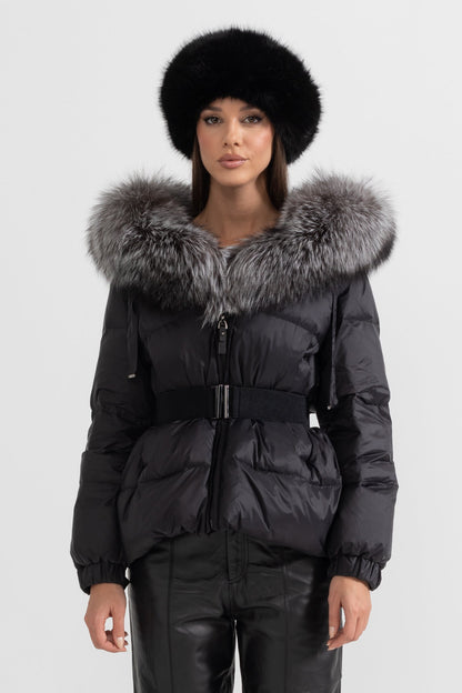 Casaco Puffer Com Cinto e Capuz Forrado com Pele de Raposa Cinza - Preto