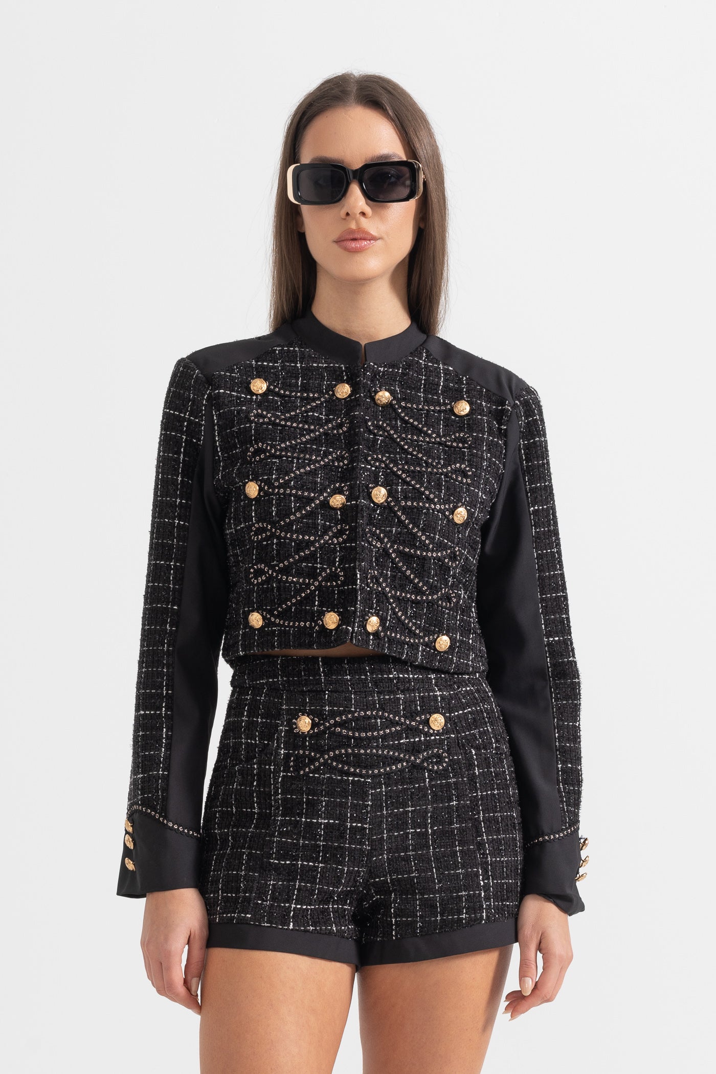 Conjunto de Tweed em Duas Peças com Padrão Quadrado e Detalhes Dourados - Preto