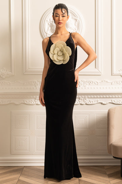 Vestido Floral Decorado com Corte nas Costas - Preto
