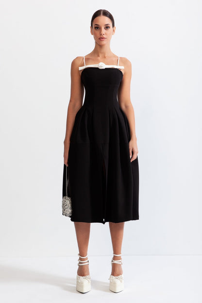 Vestido Midi com Detalhe de Flores - Preto