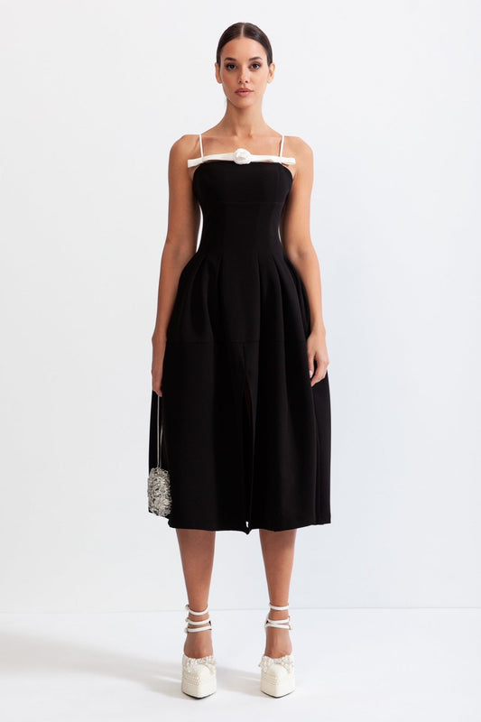 Vestido Midi com Detalhe de Flores - Preto