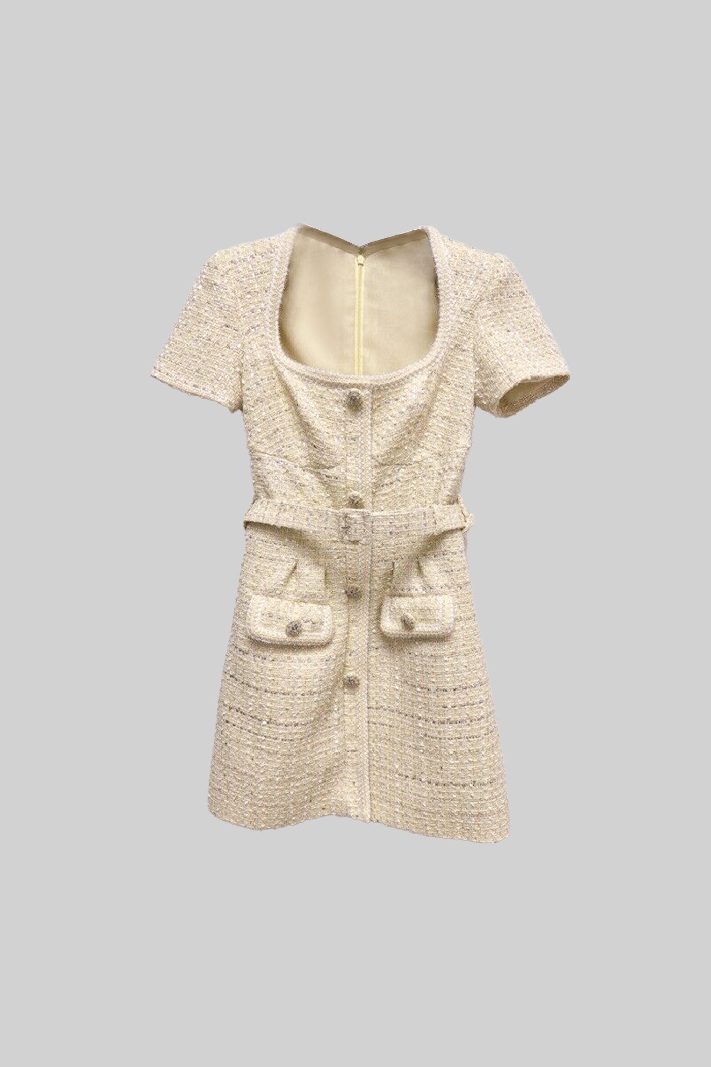 Vestido Mini Texturizado Com Cinto Coordinado E Broche Floral - Bege