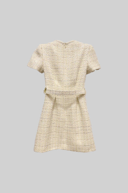 Vestido Mini Texturizado Com Cinto Coordinado E Broche Floral - Bege