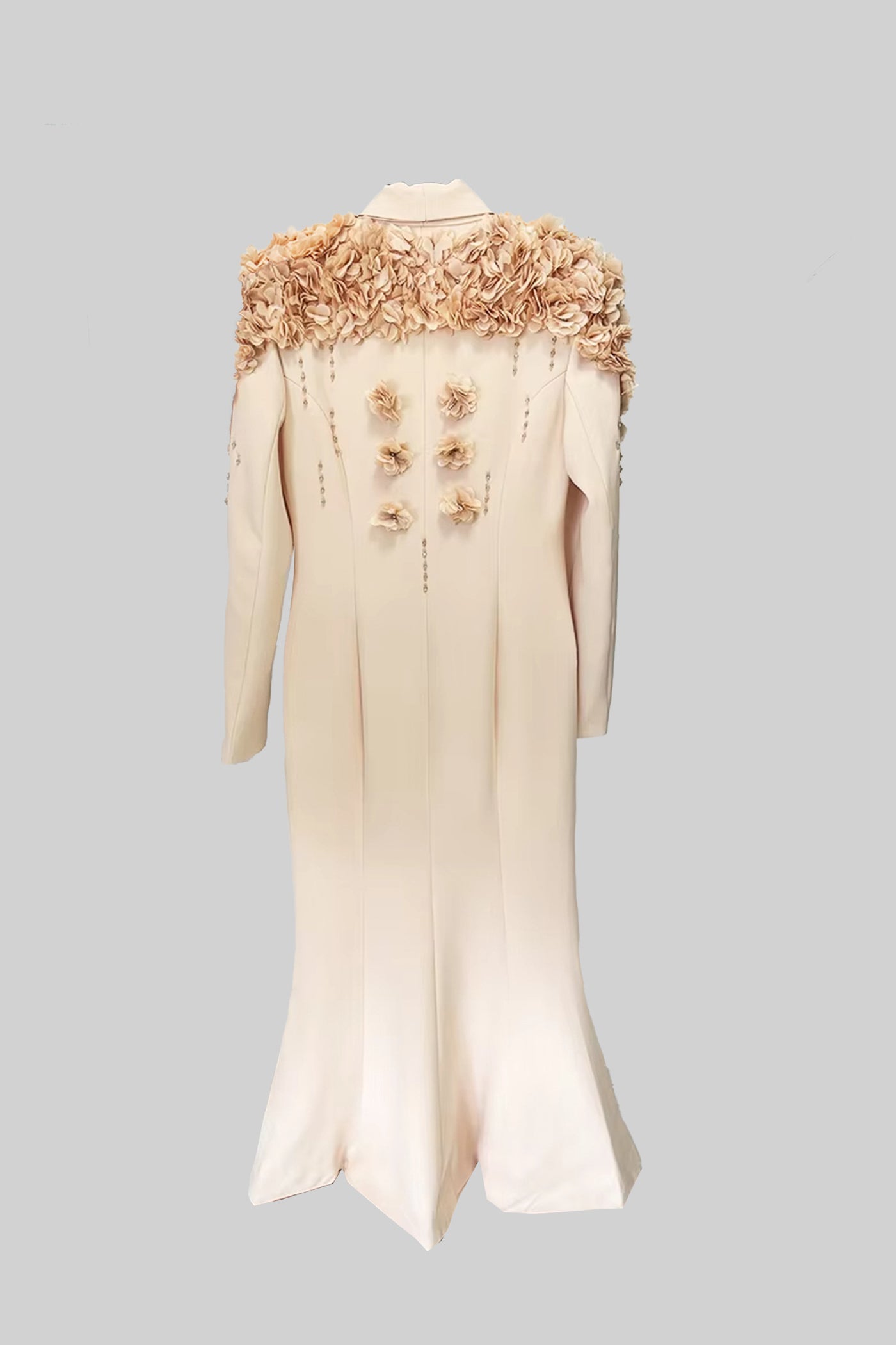 Sobretudo Longo Com Acentos Florais 3D Contrastantes Nos Ombros E Costas - Pêssego