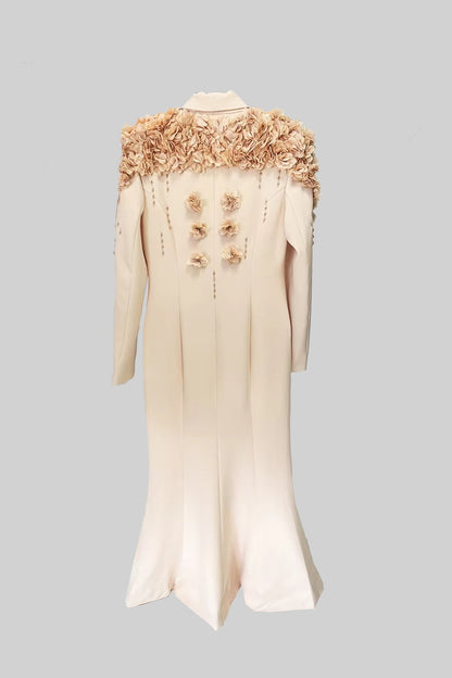 Sobretudo Longo Com Acentos Florais 3D Contrastantes Nos Ombros E Costas - Pêssego